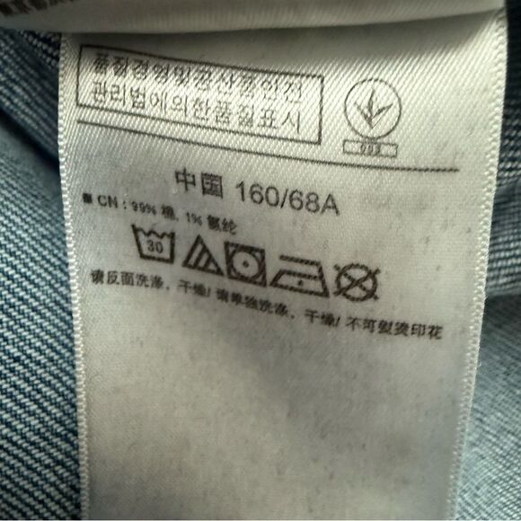 GAP Women’s Light Blue Distressed Girlfriend Jeans Size 27 - Picture 10 of 10